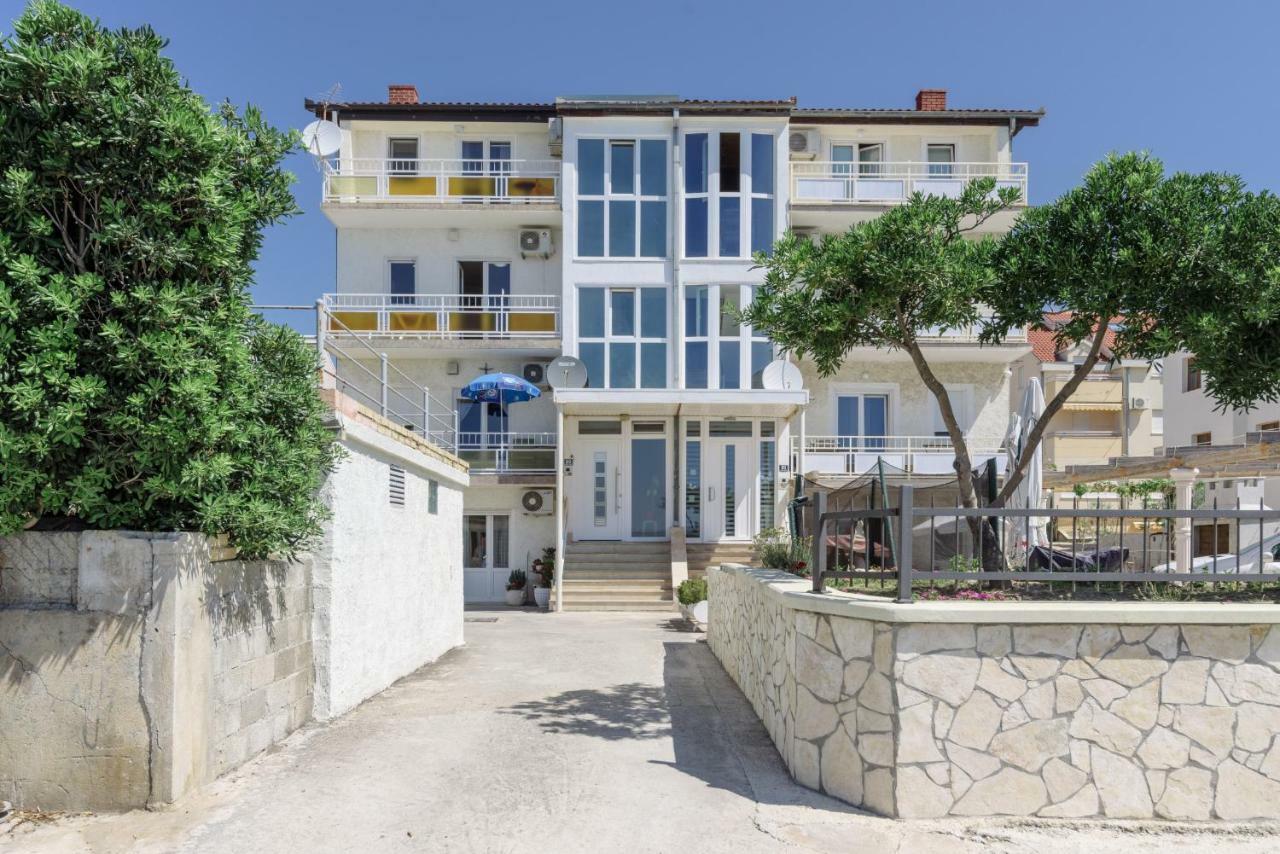 Renic Apartmani Kastela Exterior photo