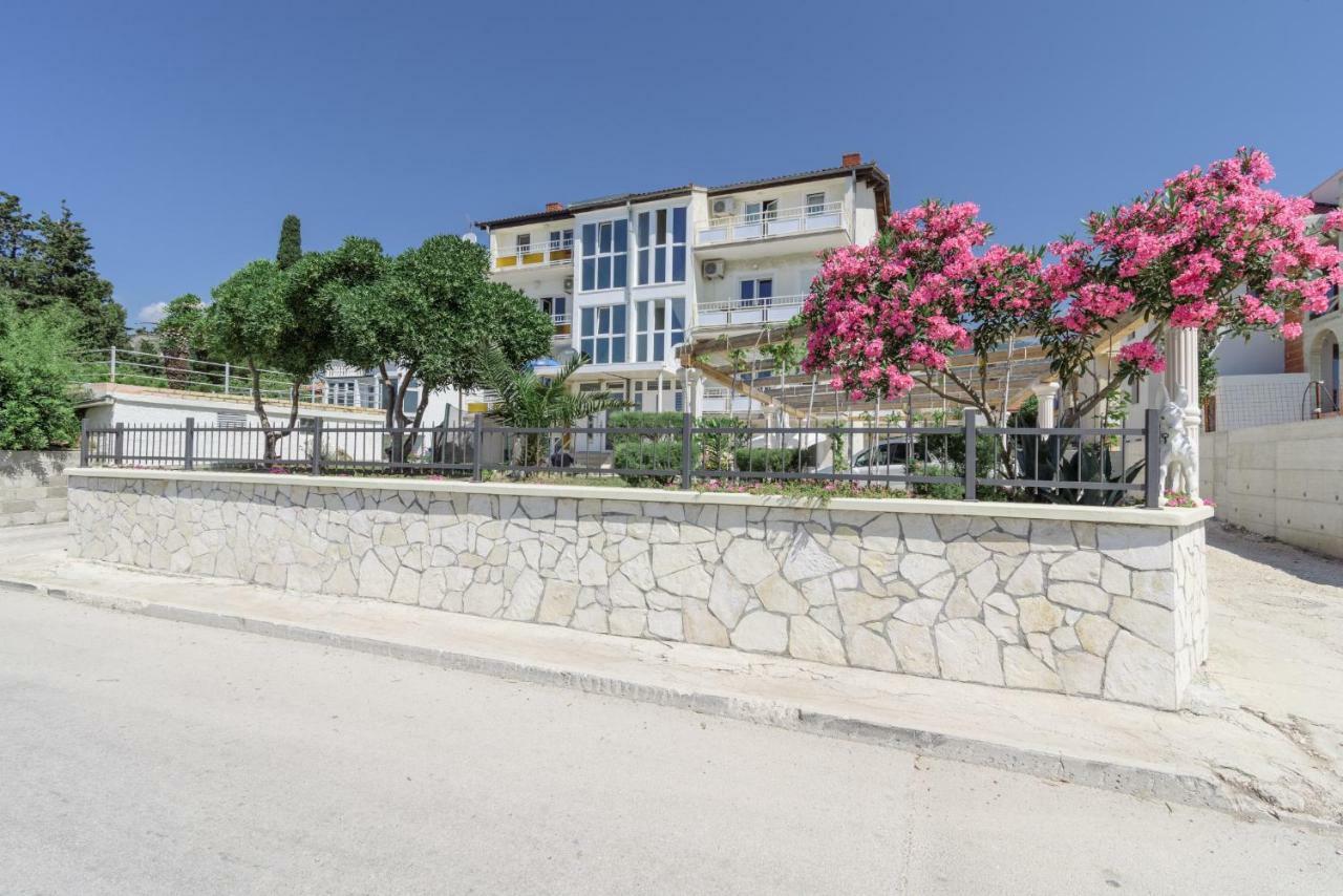 Renic Apartmani Kastela Exterior photo