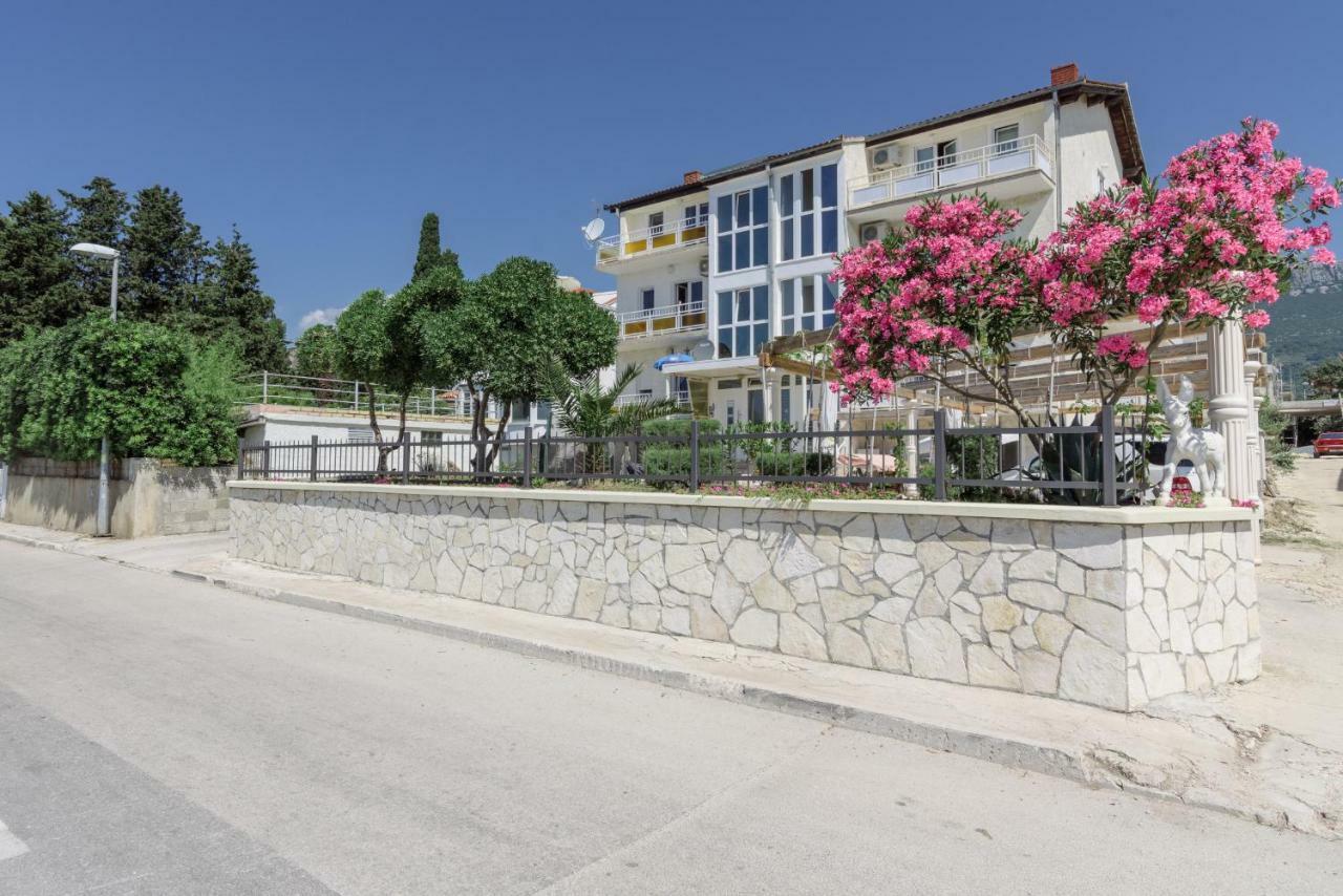 Renic Apartmani Kastela Exterior photo